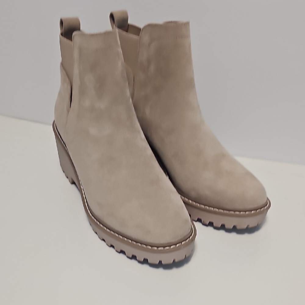 Dolce Vita Tan Ankle Boots with Chunky Sole and Elastic Panels - Picture 9 of 9